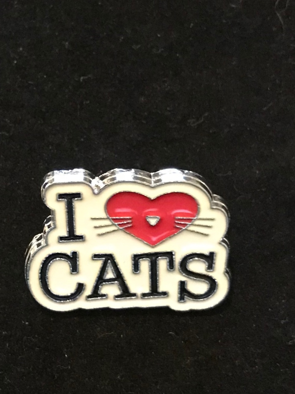 NWOT “I ❤️ cats” pin (pins: 1/$12, 2/$20)